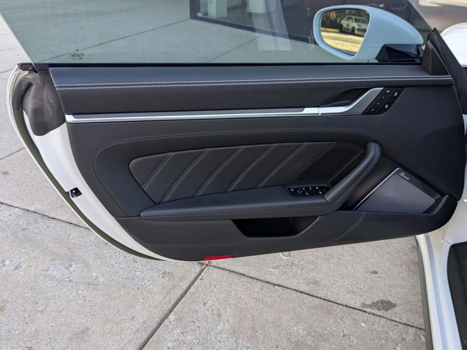 Used 2022 Porsche 911 Turbo S image 13