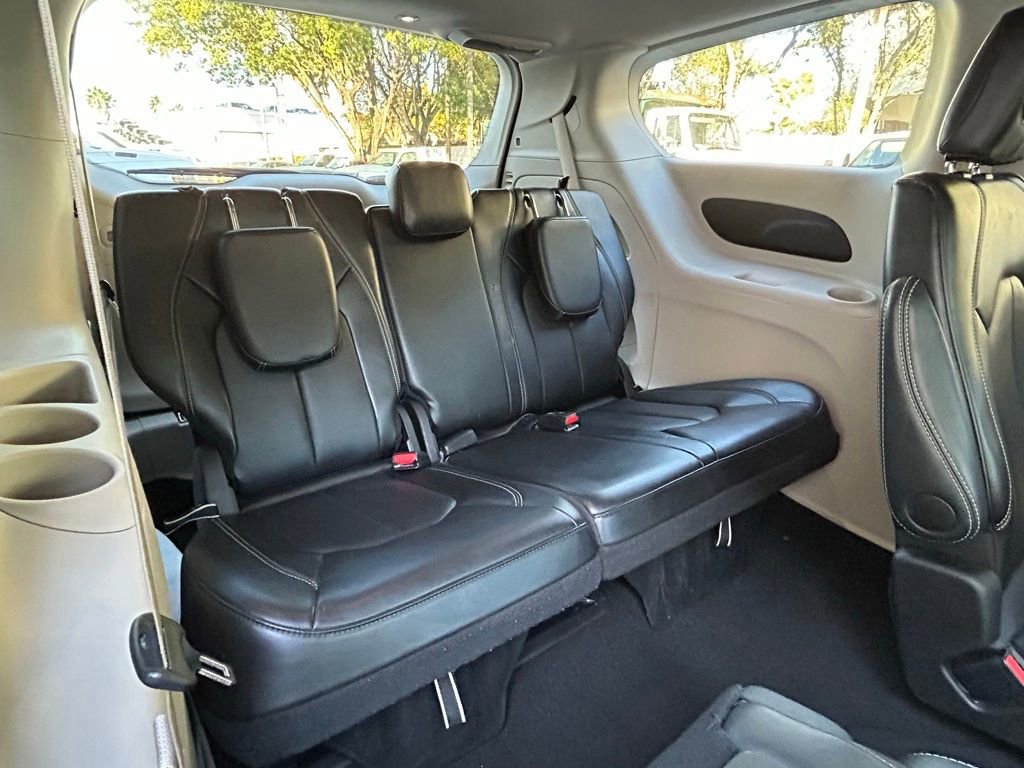 Certified 2024 Chrysler Pacifica Touring-L image 33
