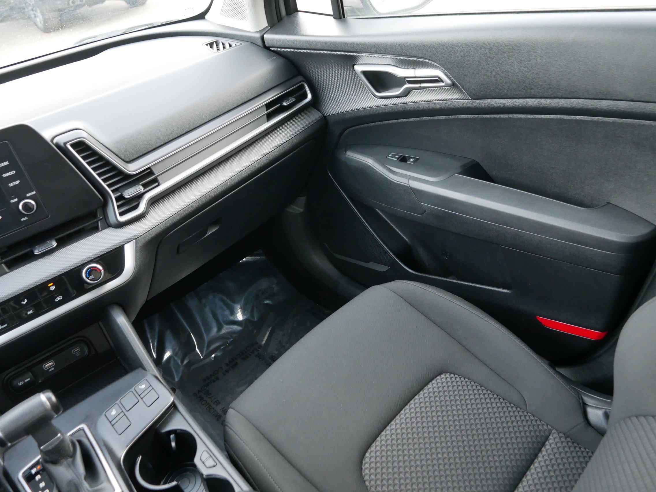 Certified 2024 Kia Sportage LX image 11