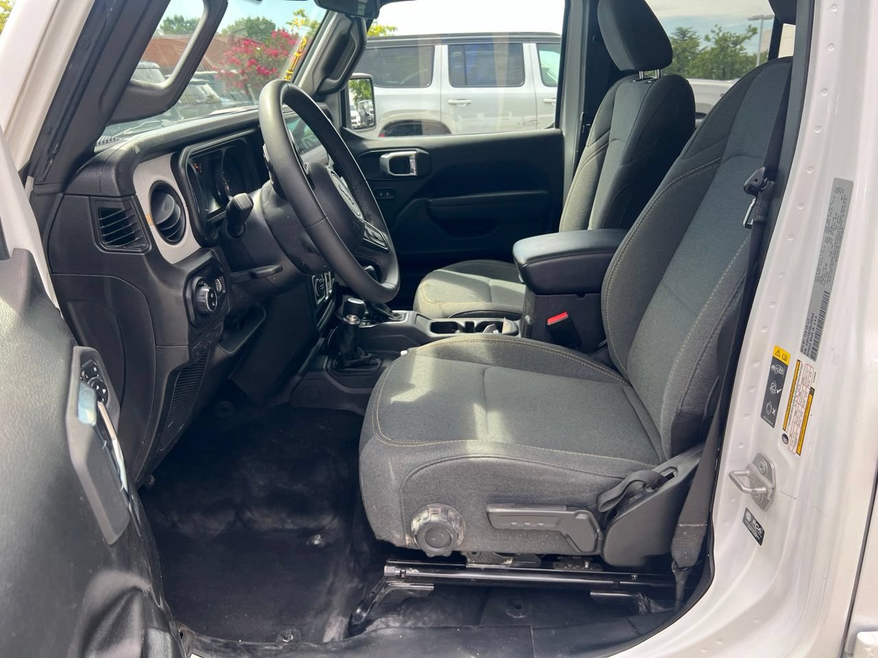 Used 2025 Jeep Gladiator Sport AWD/4WD image 11