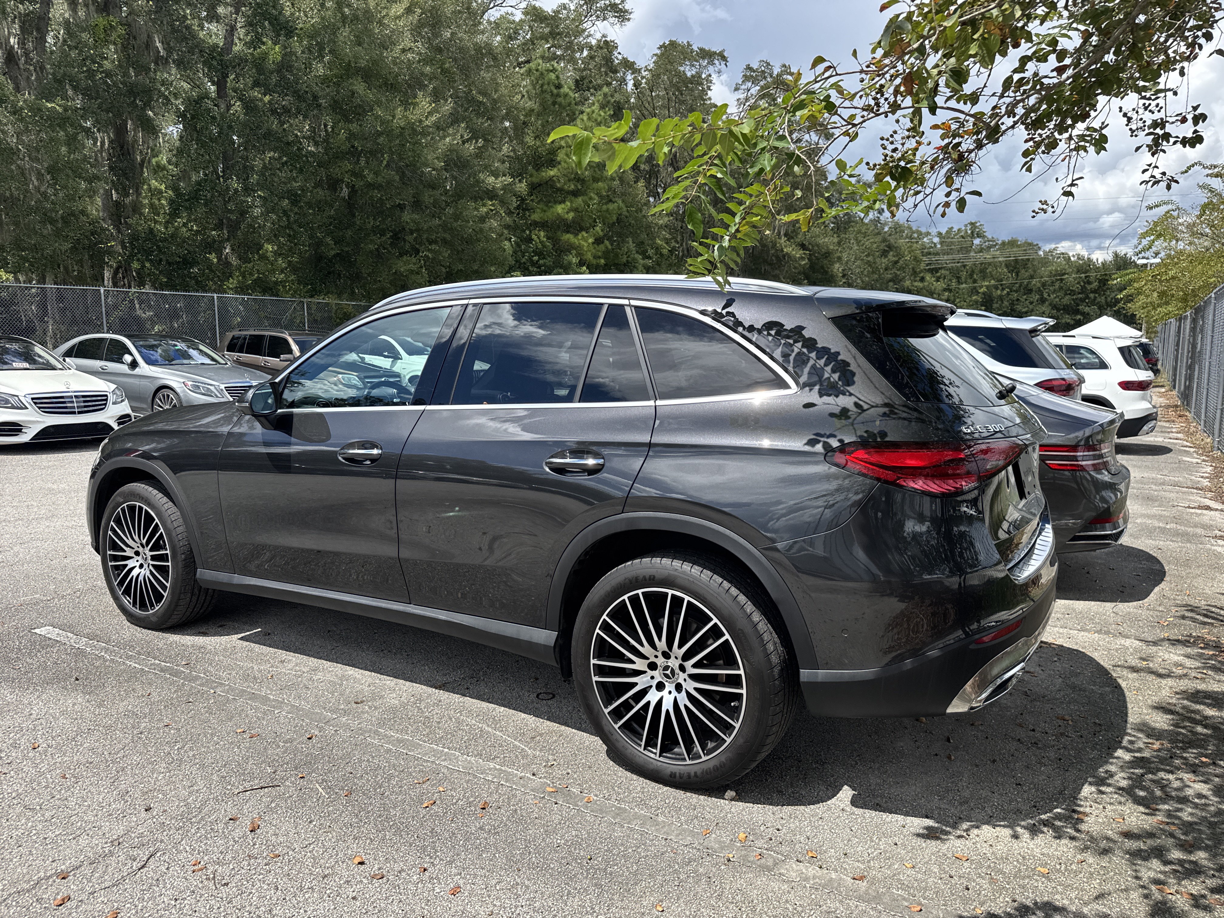 Used 2024 Mercedes-Benz GLC 300 4MATIC image 2