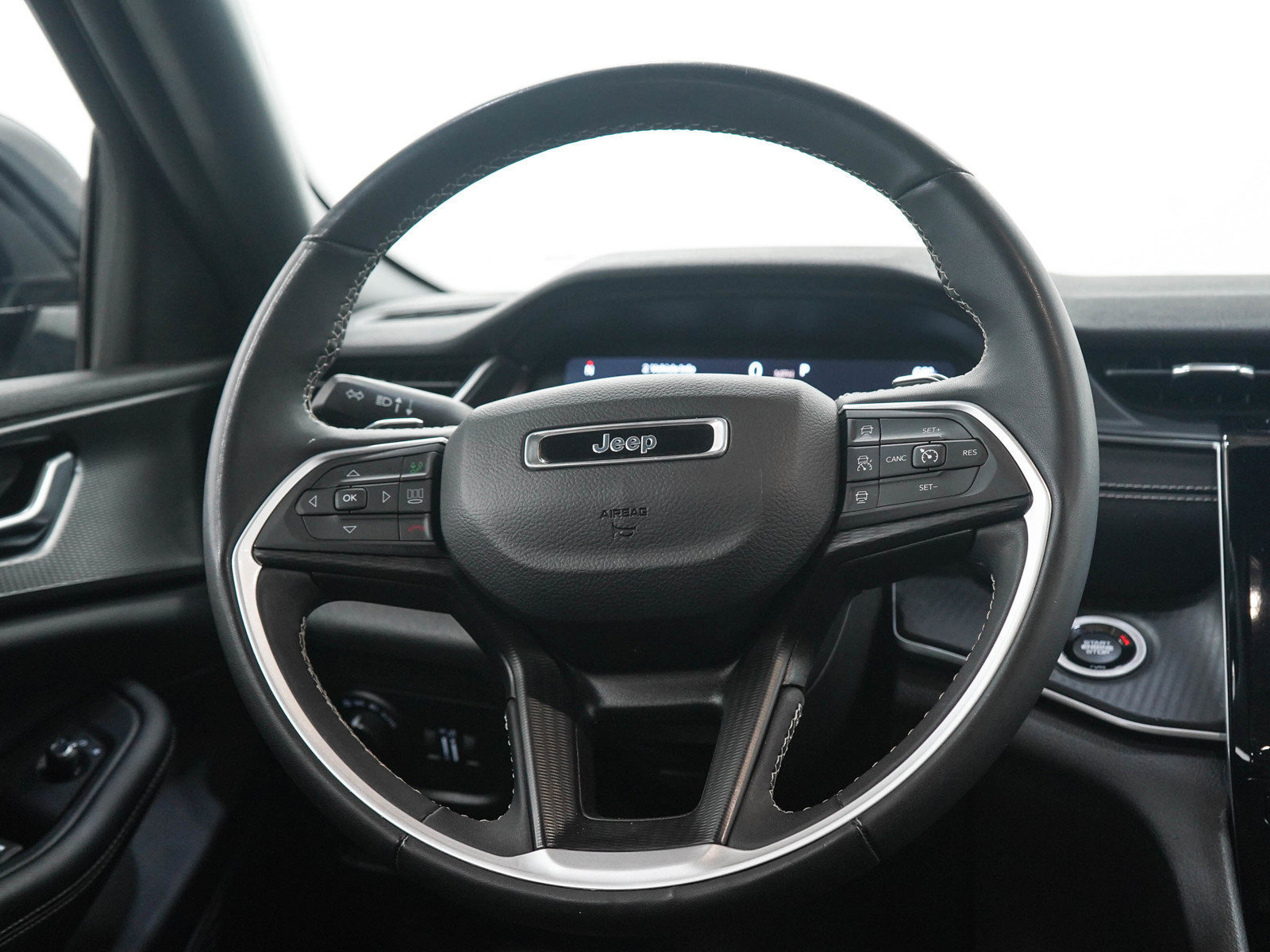 Used 2023 Jeep Grand Cherokee Altitude AWD/4WD image 17
