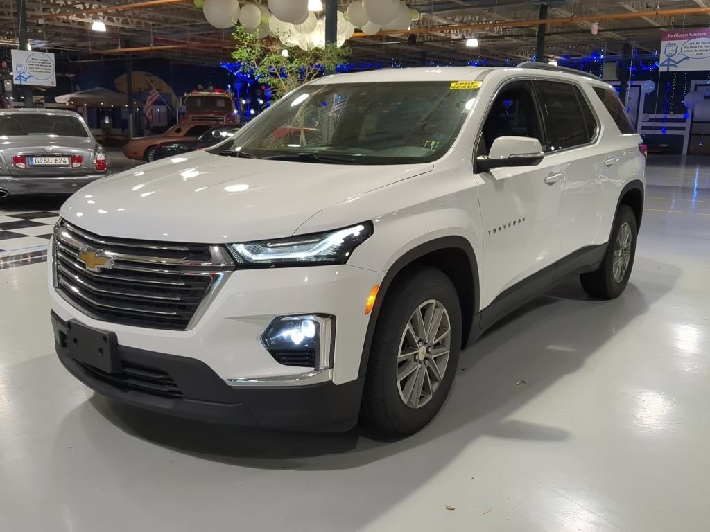 Used 2023 Chevrolet Traverse LT AWD/4WD image 1