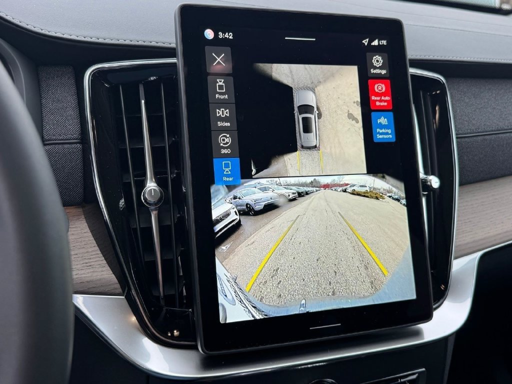 New 2026 Volvo XC90 T8 Plus w/ Protection Package AWD/4WD image 19