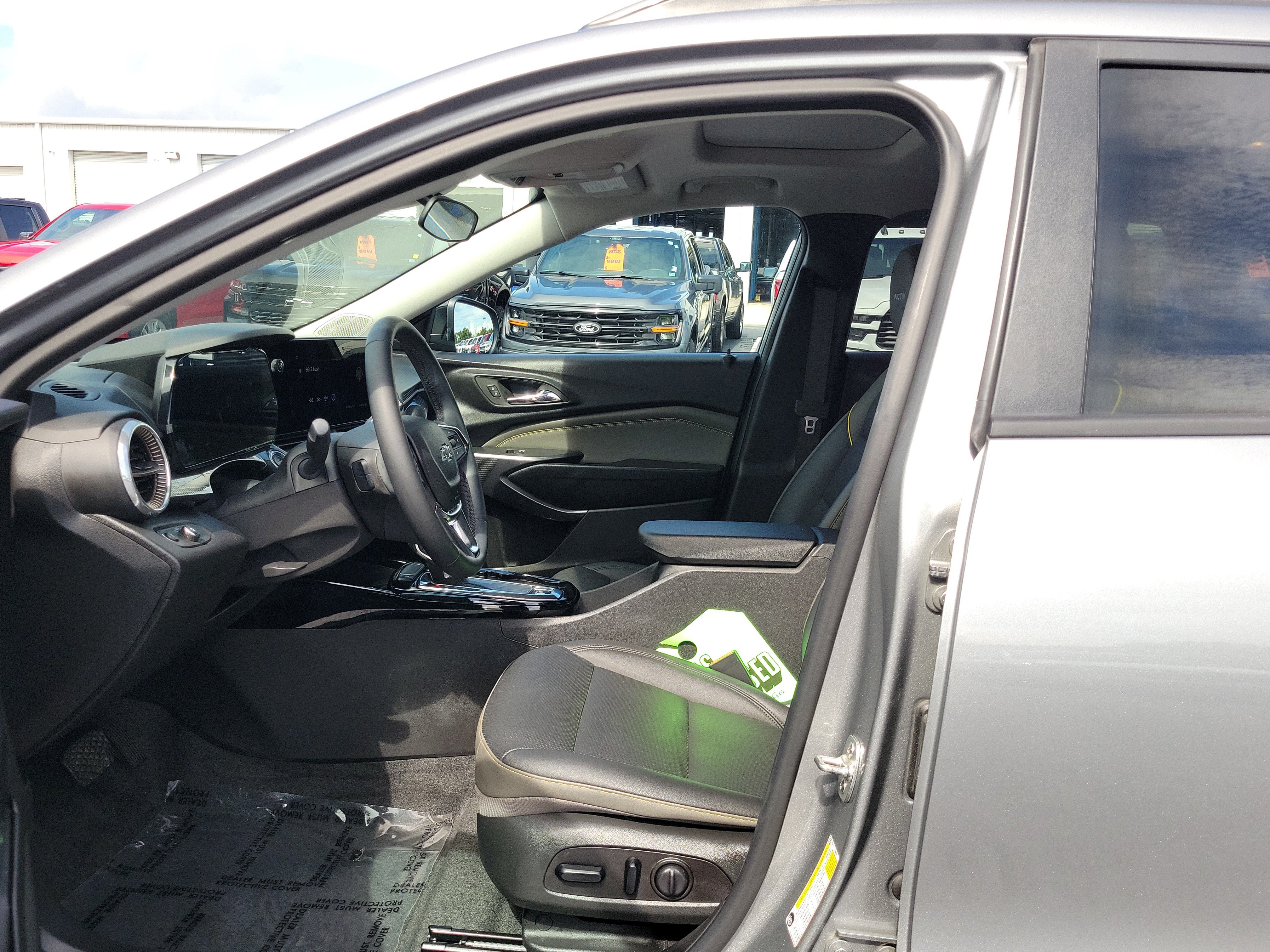 Used 2025 Chevrolet Trax ACTIV w/ Sunroof Package FWD image 21