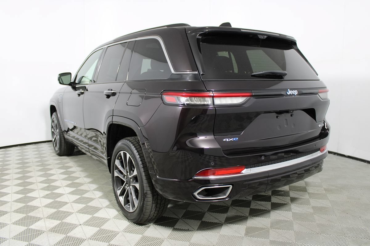 Used 2022 Jeep Grand Cherokee Overland w/ Luxury Tech Group IV AWD/4WD image 41