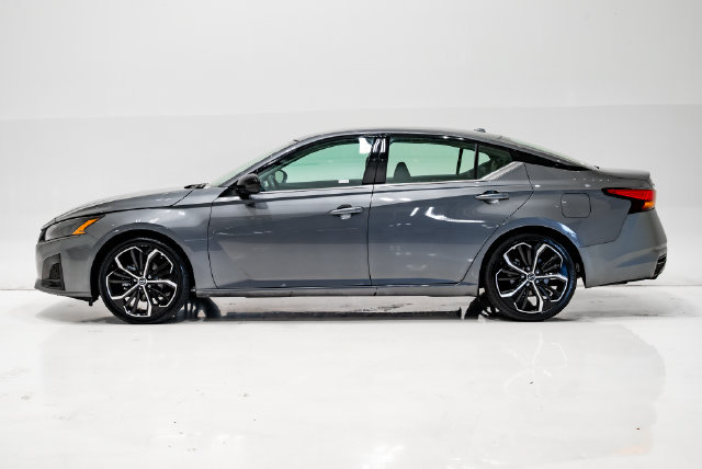 Used 2025 Nissan Altima 2.5 SR FWD image 23