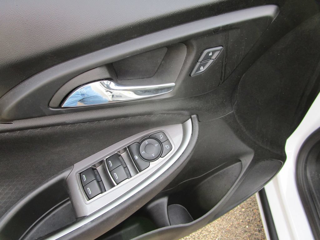 Used 2024 Chevrolet Malibu LS FWD image 18