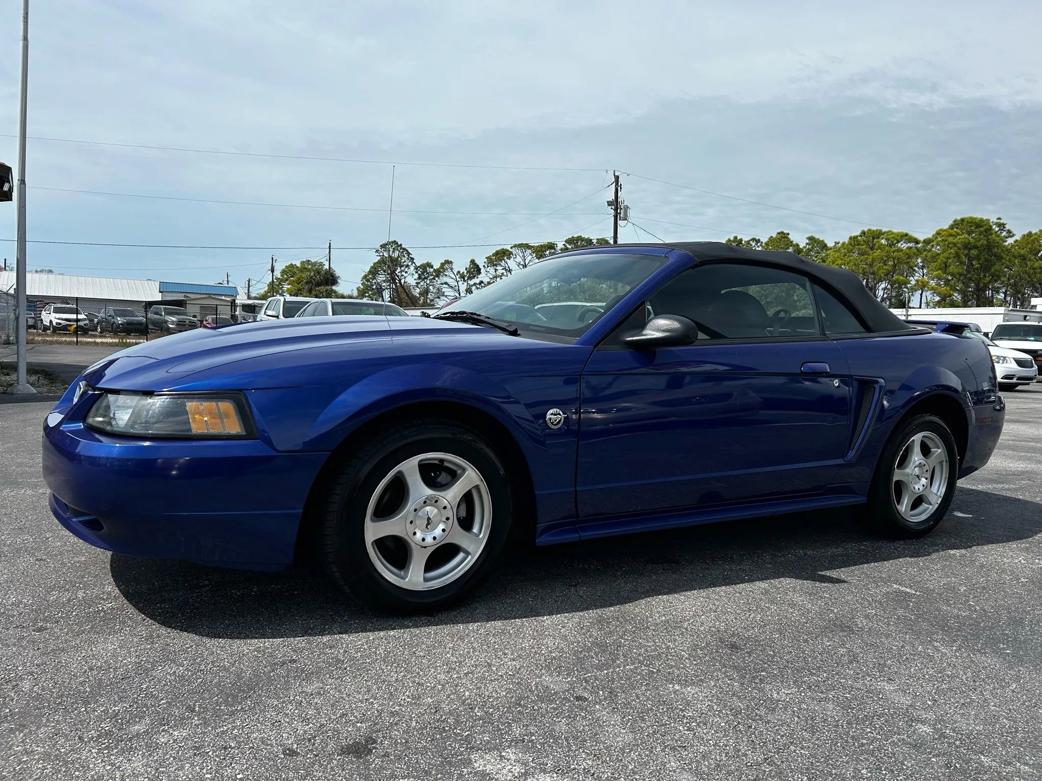 Used 2004 Ford Mustang Deluxe Convertible RWD image 18