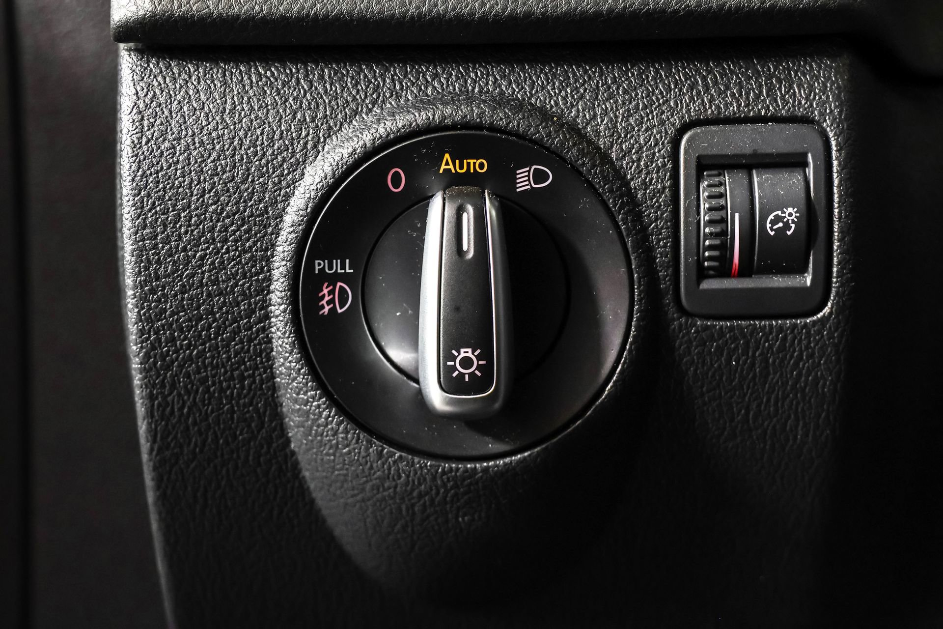 Used 2016 Volkswagen Tiguan SE image 23