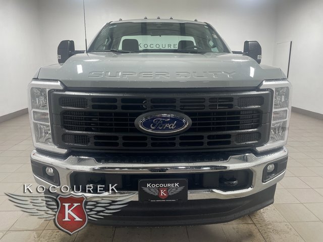 New 2026 Ford F250 XL w/ XL Chrome Package image 2