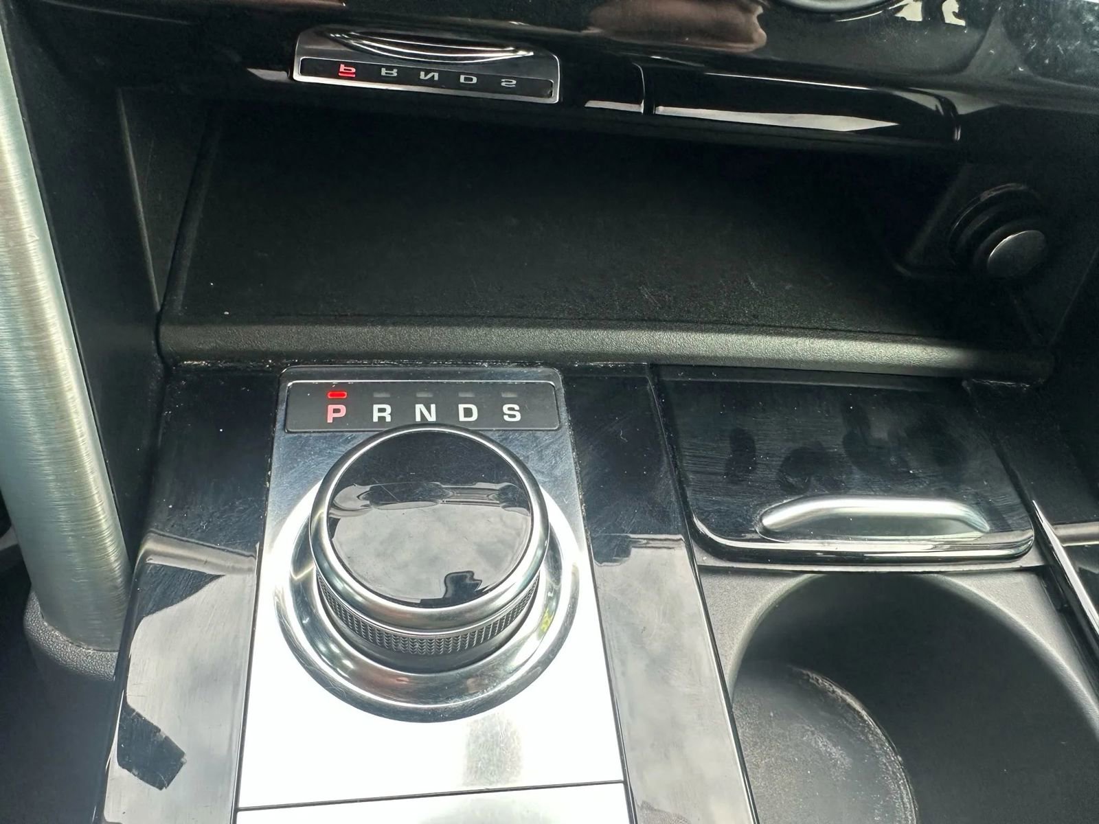 Used 2018 Land Rover Discovery HSE image 35