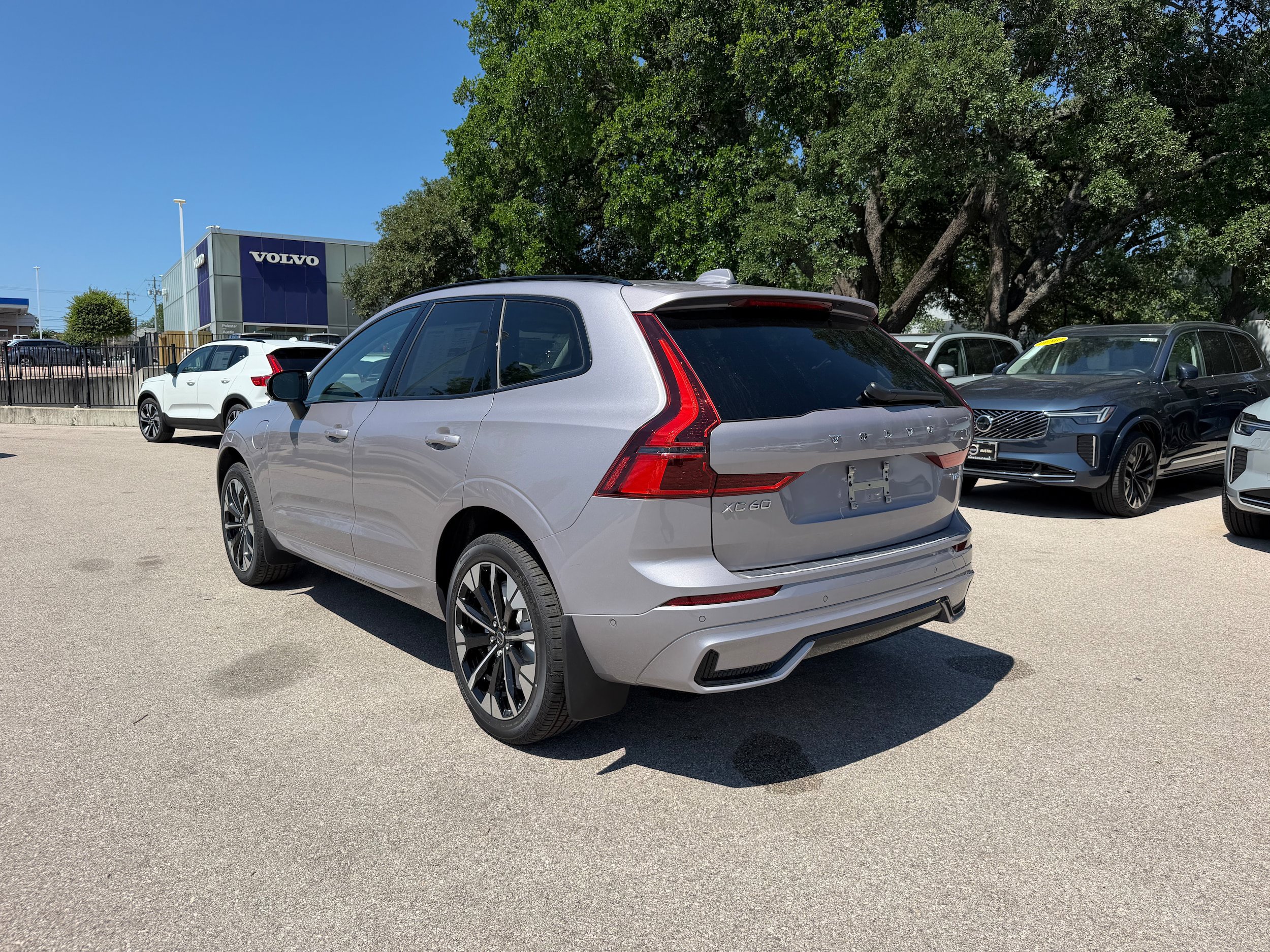 New 2026 Volvo XC60 T8 Plus w/ Protection Package Premier AWD/4WD image 4