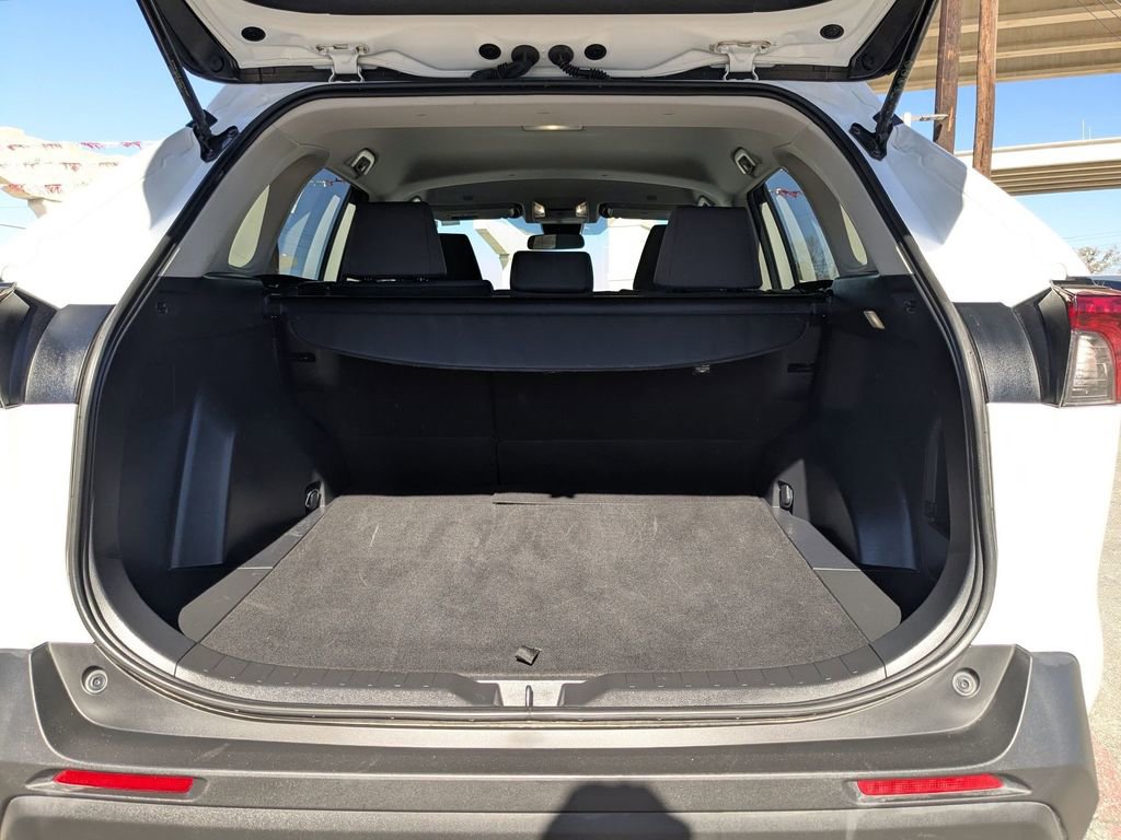 Used 2025 Toyota RAV4 XLE image 27