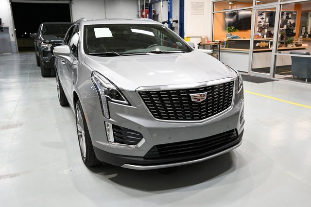 Used 2025 Cadillac XT5 Premium Luxury image 3