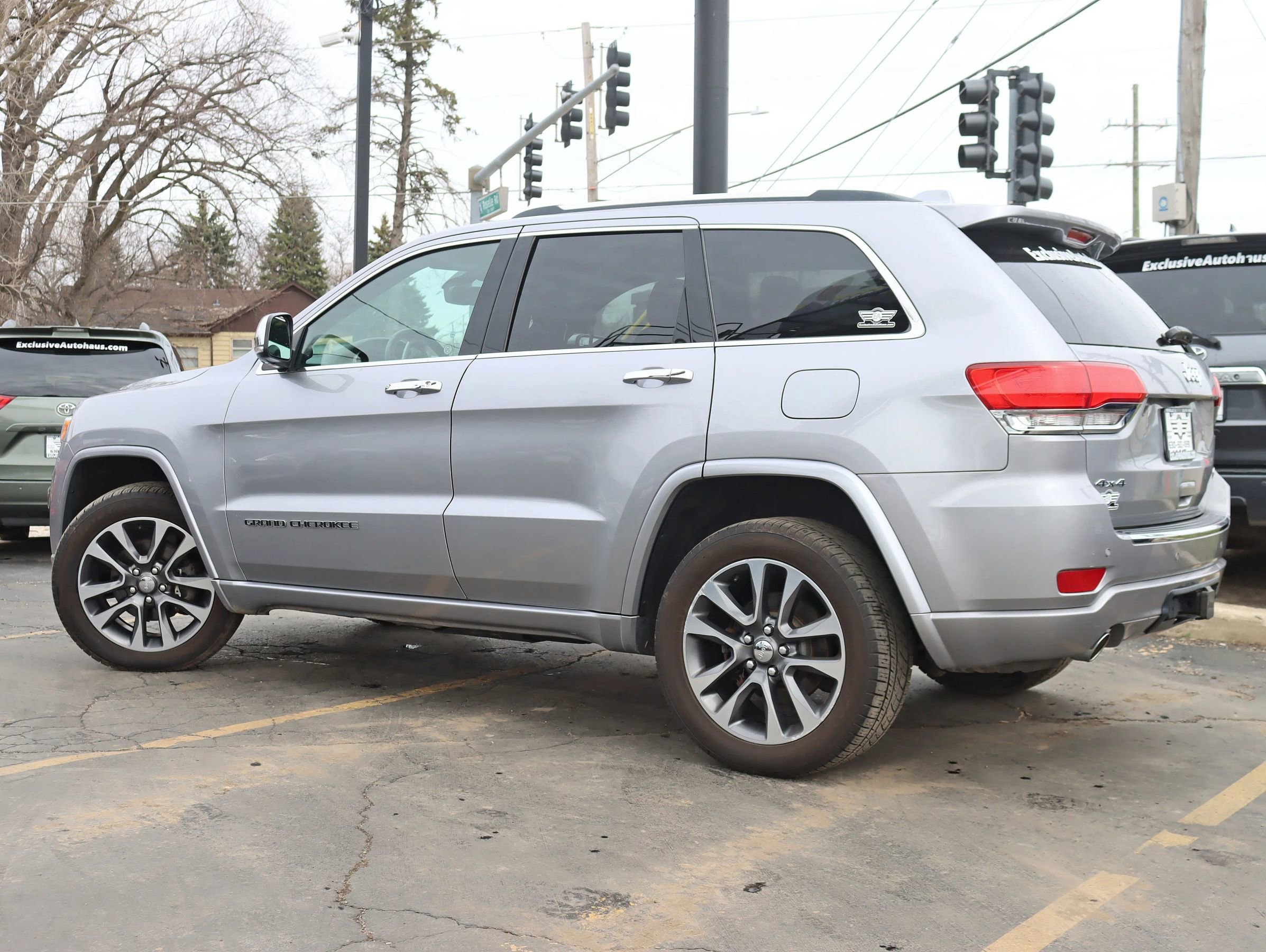 Used 2017 Jeep Grand Cherokee Overland AWD/4WD image 10