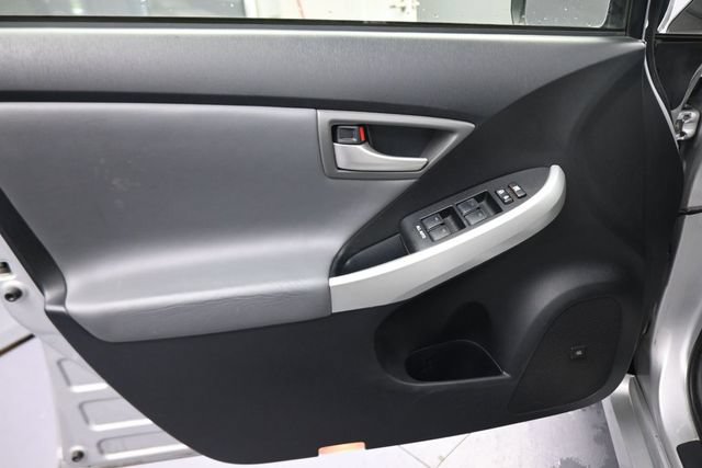 Used 2015 Toyota Prius Five FWD image 28