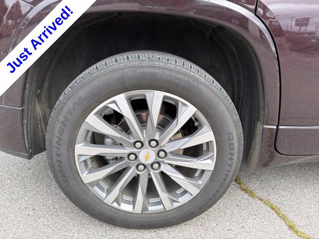 Used 2023 Chevrolet Traverse Premier FWD image 18