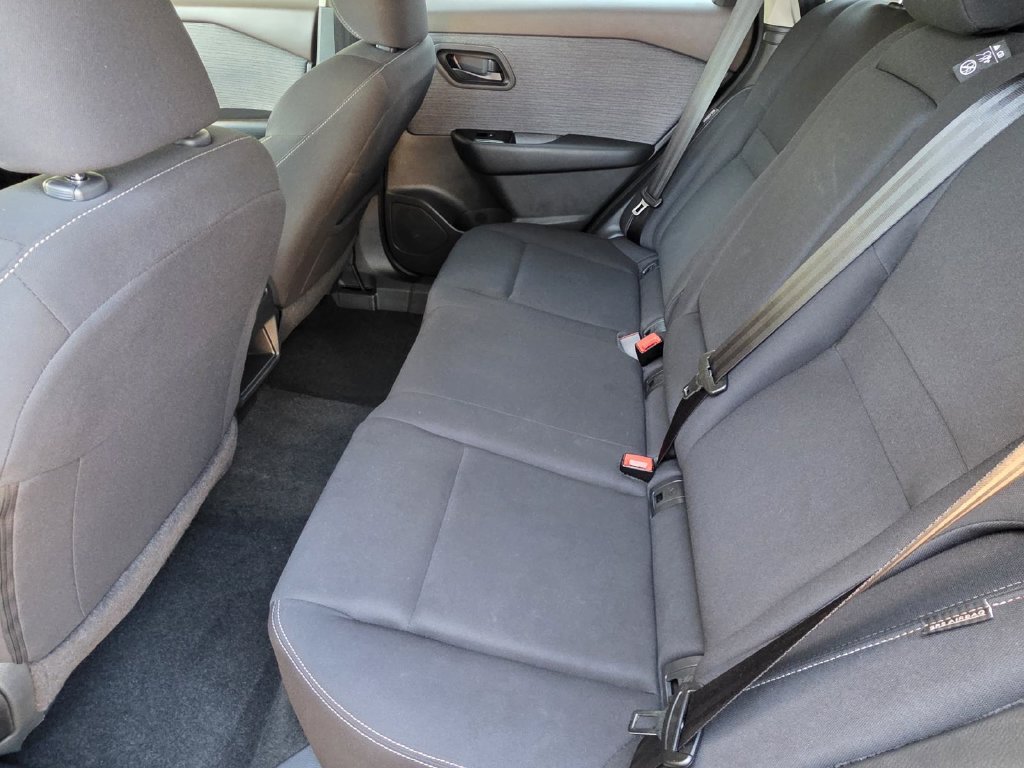 Used 2023 Nissan Rogue S FWD image 9