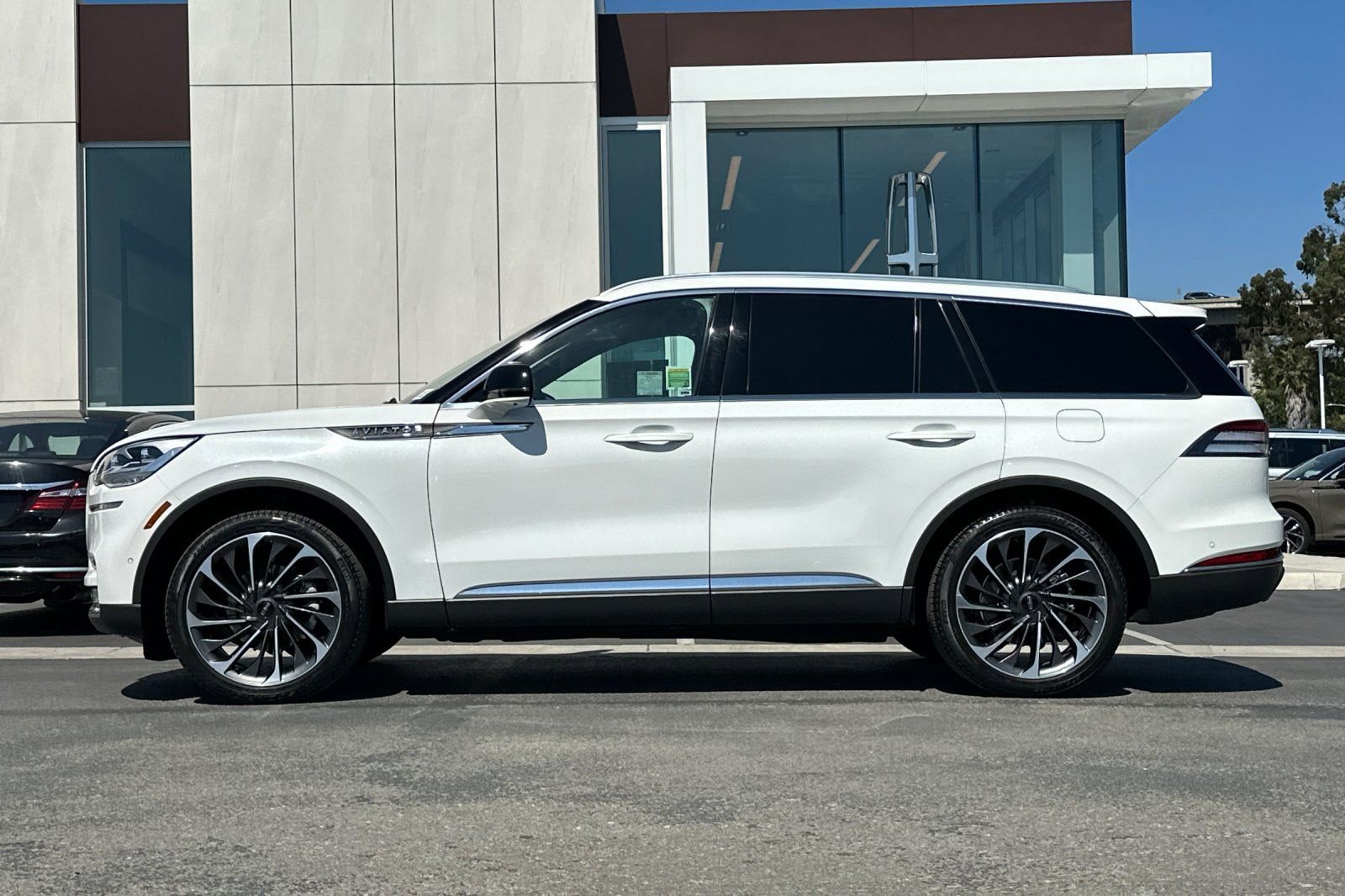 Used 2020 Lincoln Aviator Reserve w/ Equipment Group 202A AWD/4WD image 6