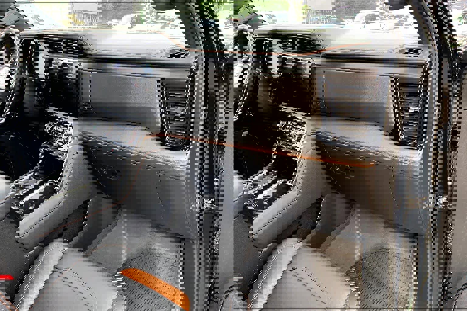 Used 2024 GMC Sierra 2500 AT4 w/ AT4 Premium Plus Package image 17