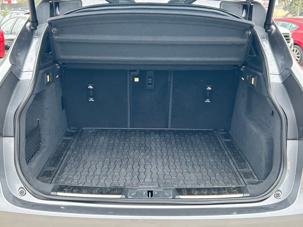 Used 2024 Jaguar F-PACE R-Dynamic S image 13