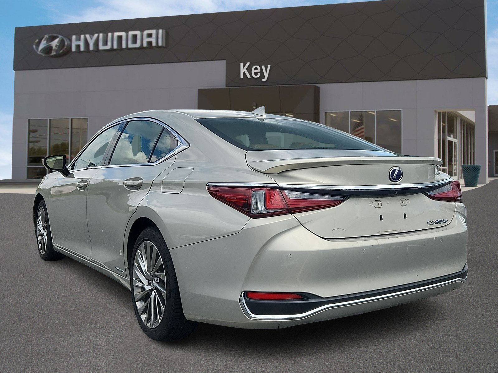 Used 2019 Lexus ES 300h FWD image 5