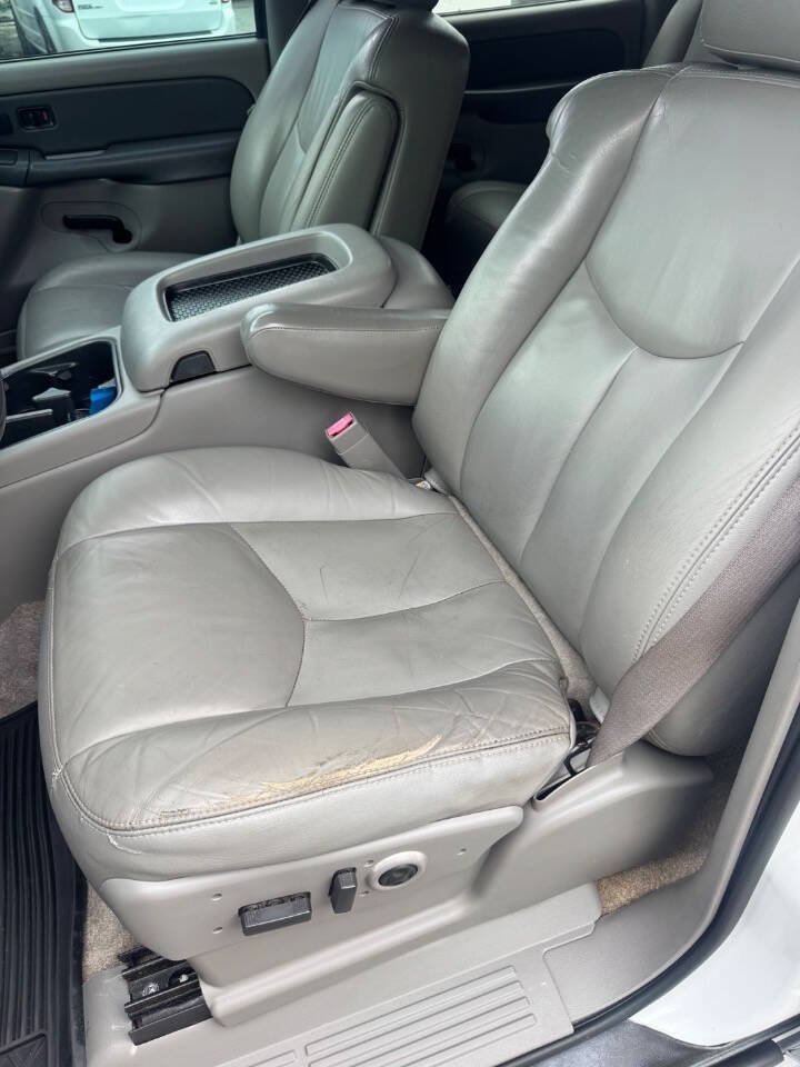 Used 2003 Chevrolet Suburban Z71 AWD/4WD image 12