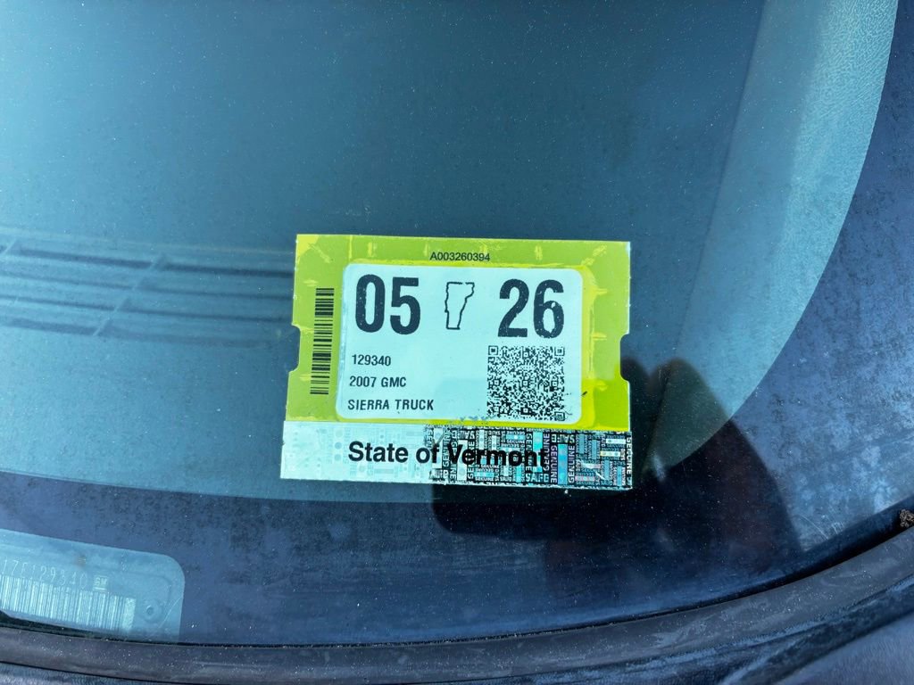 Used 2007 GMC Sierra 3500 SL w/ Heavy-Duty Power Package image 9