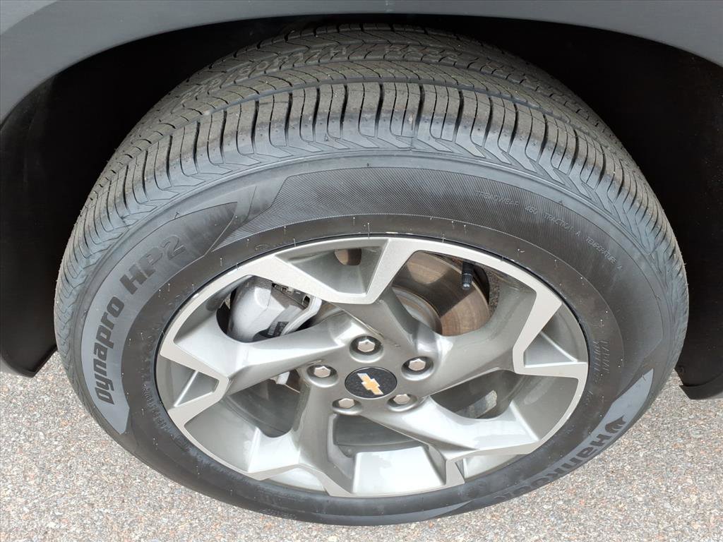 Used 2025 Chevrolet Trax LT FWD image 4