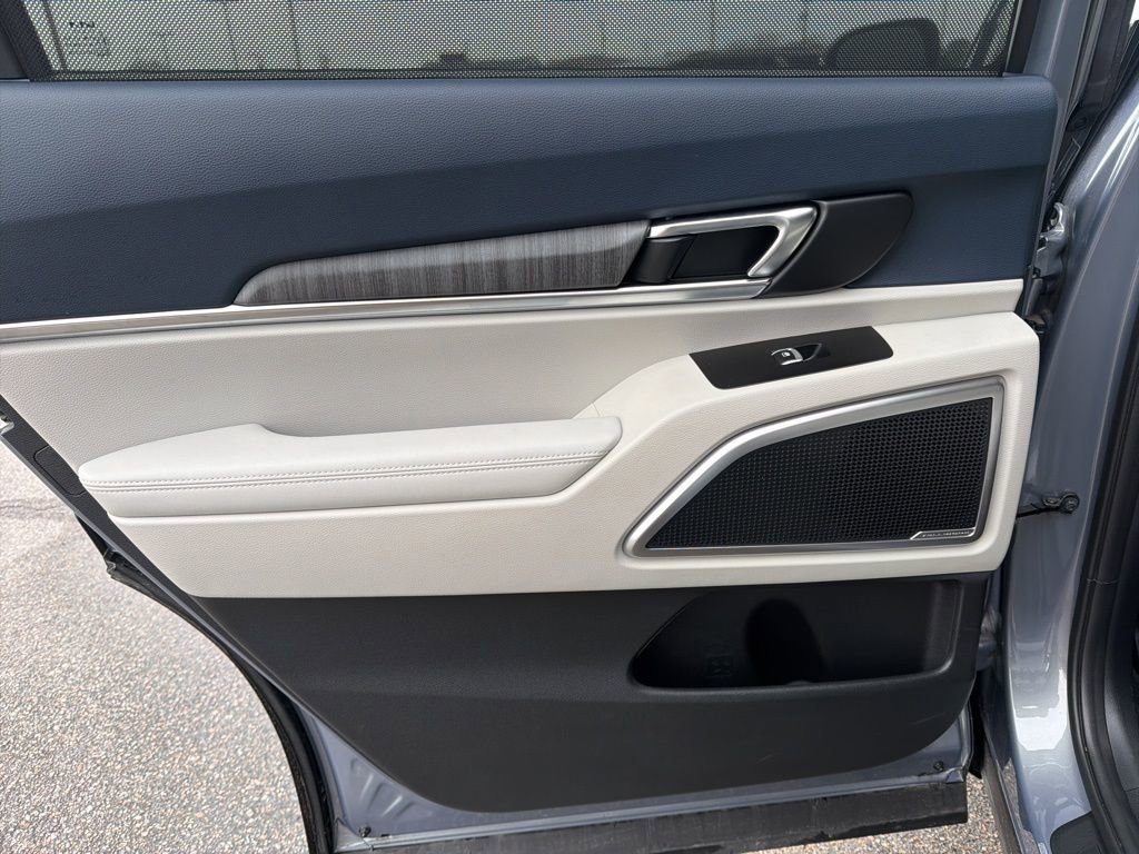 Used 2024 Kia Telluride EX w/ EX Captain's Chair Package image 25