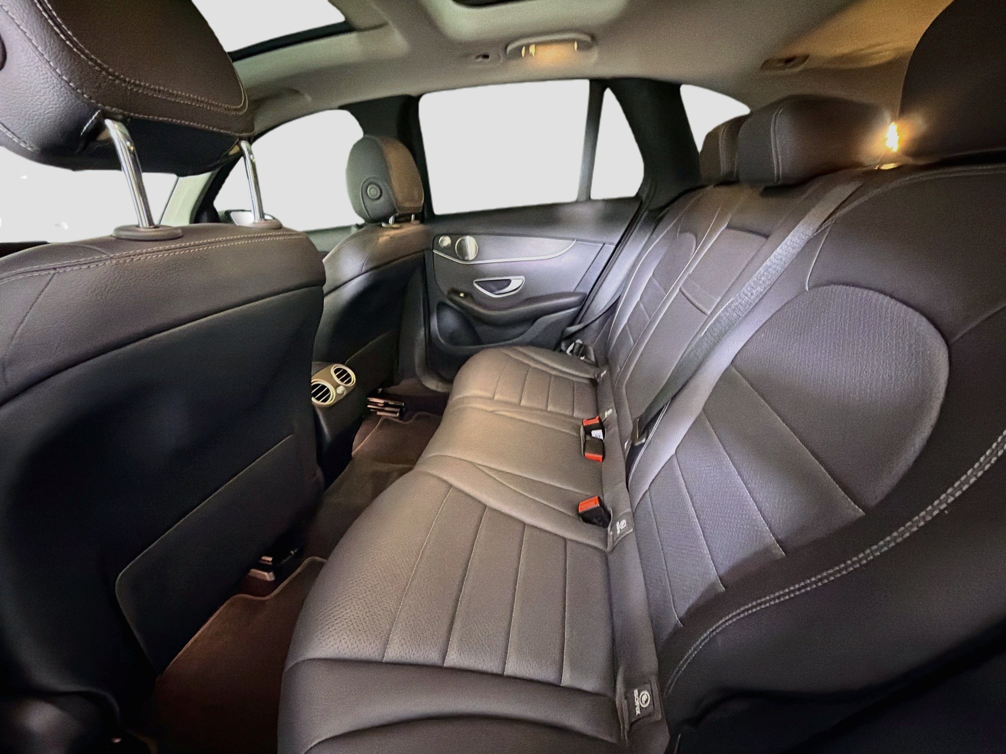 Used 2021 Mercedes-Benz GLC 300 4MATIC w/ Premium Package image 27
