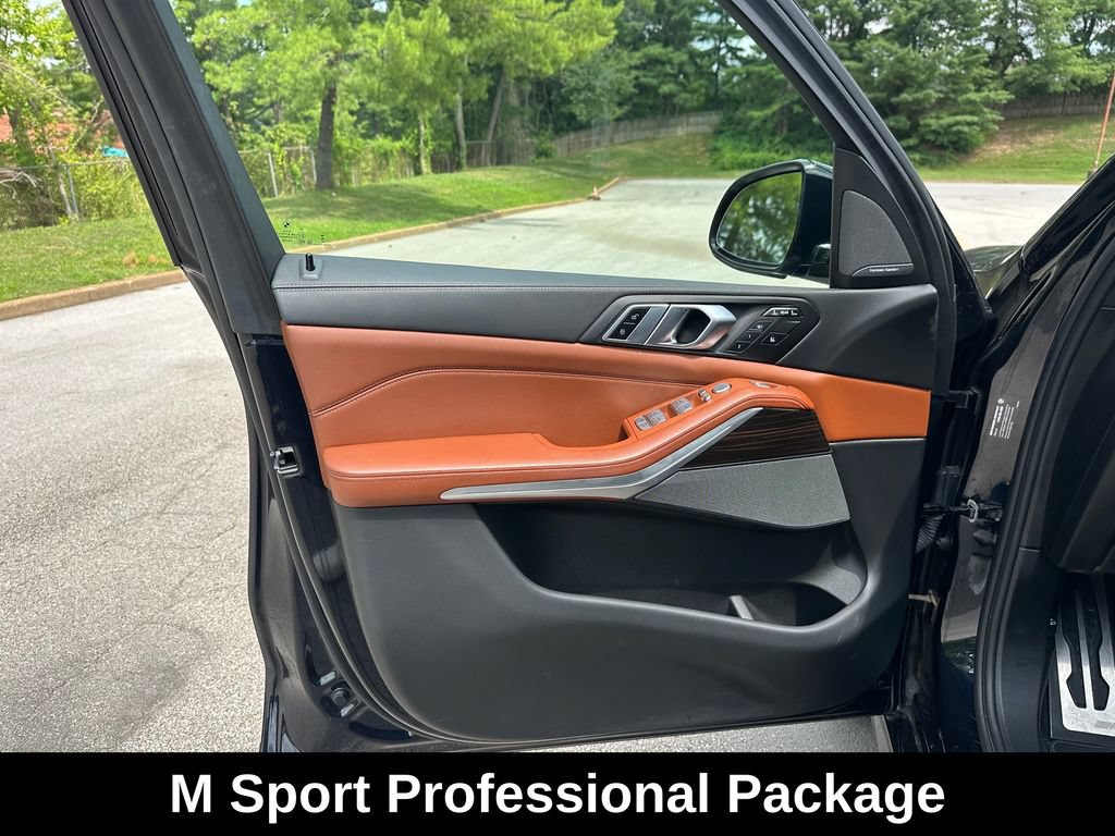Used 2024 BMW X7 xDrive40i w/ M Sport Package AWD/4WD image 12