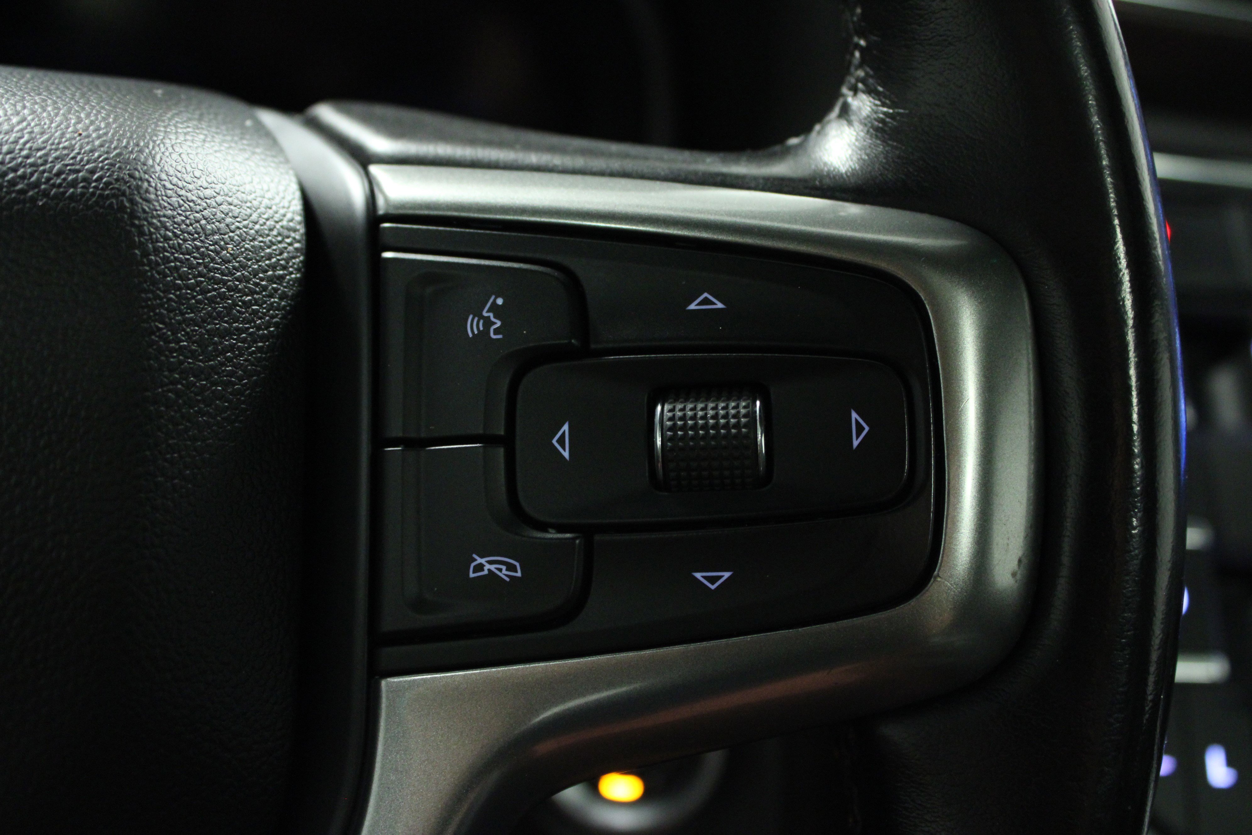 Used 2023 Chevrolet Suburban Z71 w/ Luxury Package image 22