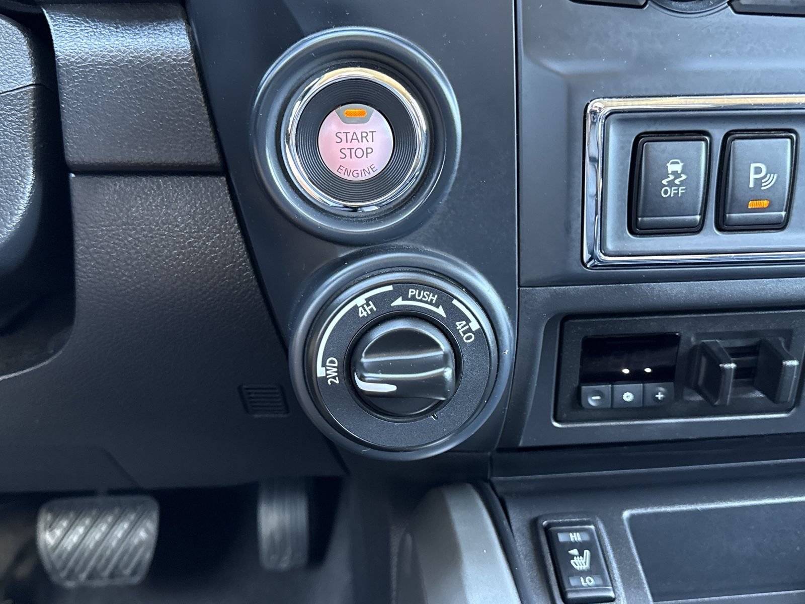 Used 2024 Nissan Titan SV w/ SV Convenience Package AWD/4WD image 25