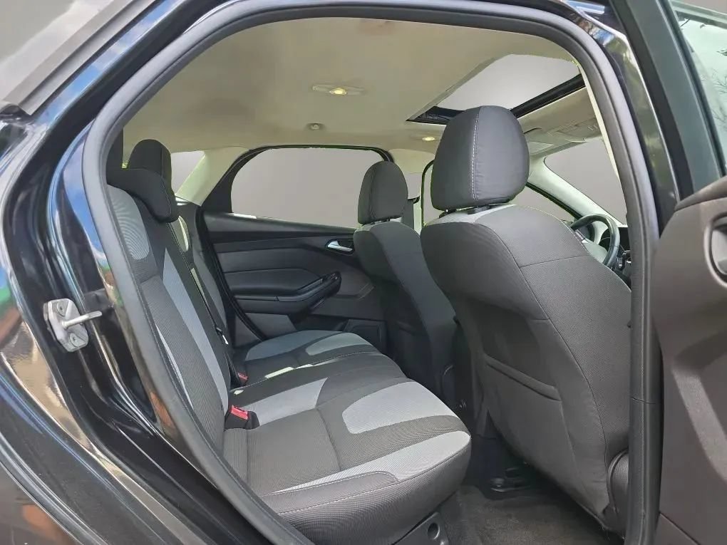 Used 2014 Ford Focus SE w/ SE Sport Package FWD image 37