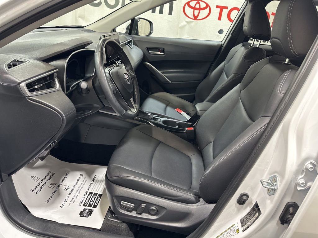 Used 2023 Toyota Corolla Cross XLE w/ Convenience Package FWD image 24