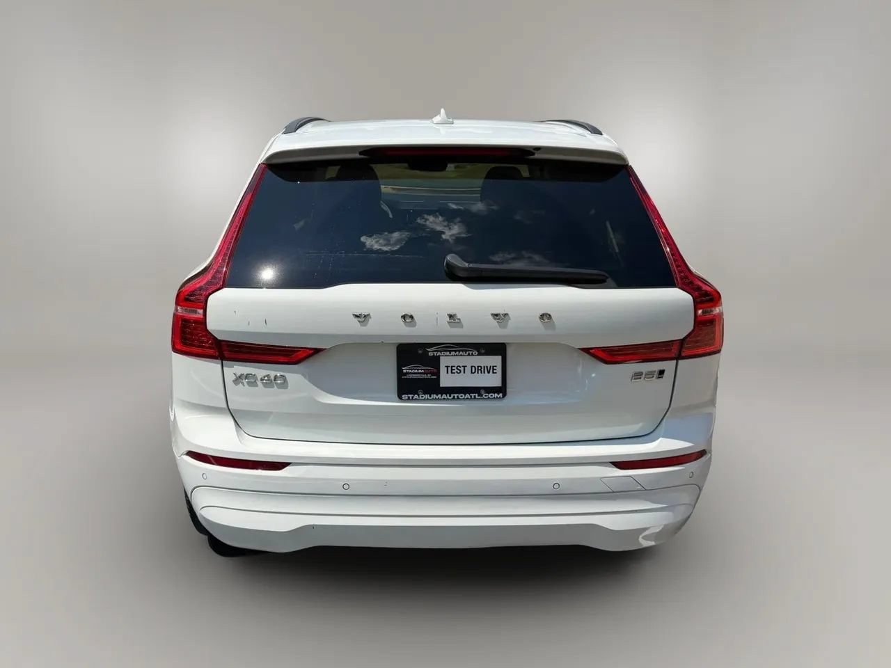 Used 2022 Volvo XC60 B5 Momentum AWD/4WD image 4