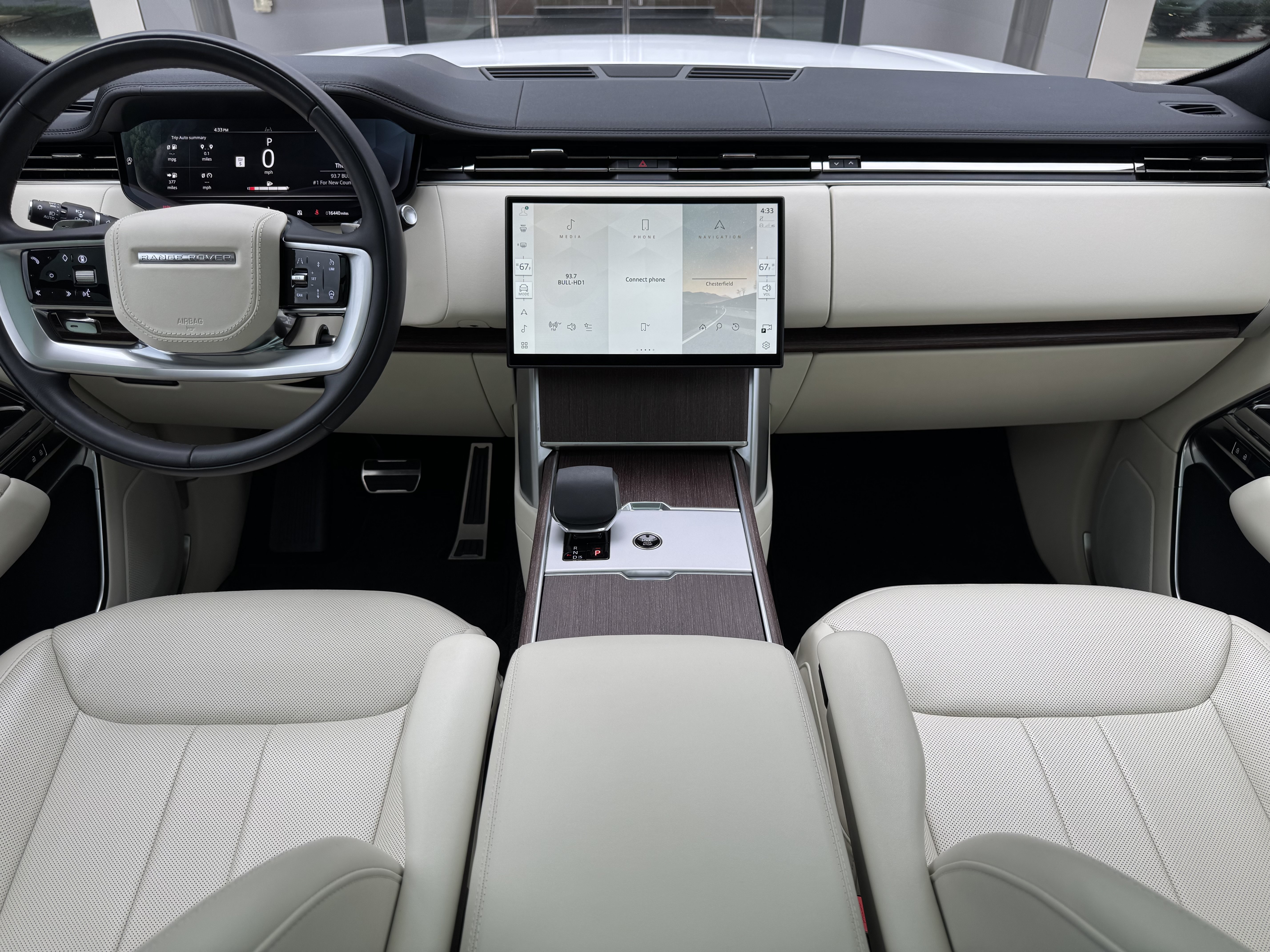 Certified 2025 Land Rover Range Rover SE AWD/4WD image 4