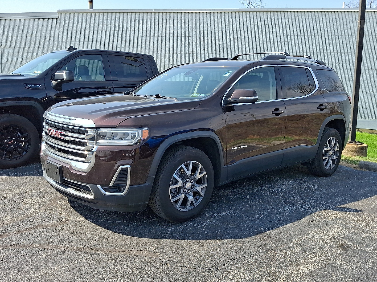 Used 2021 GMC Acadia SLT w/ Technology Package image 4