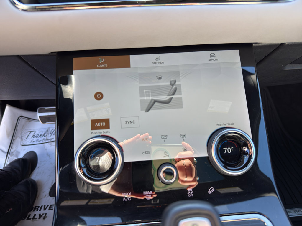 Used 2022 Land Rover Range Rover Evoque R-Dynamic SE image 19