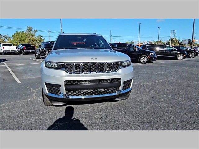 New 2025 Jeep Grand Cherokee L Laredo image 19