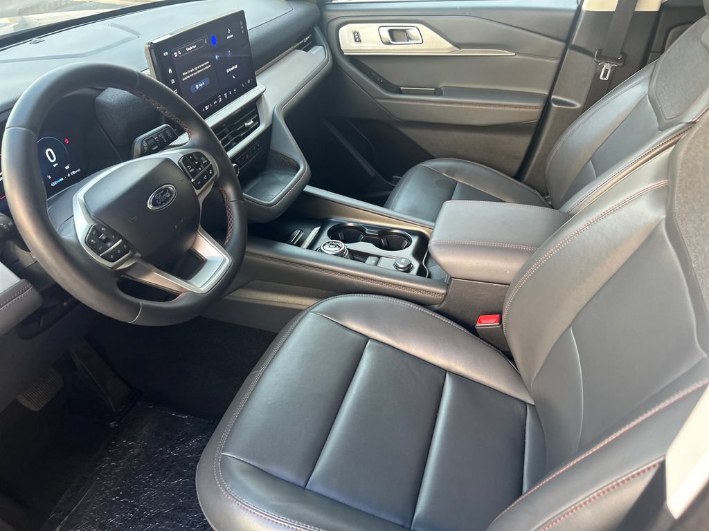 Used 2025 Ford Explorer Active w/ Active Comfort Package AWD/4WD image 11