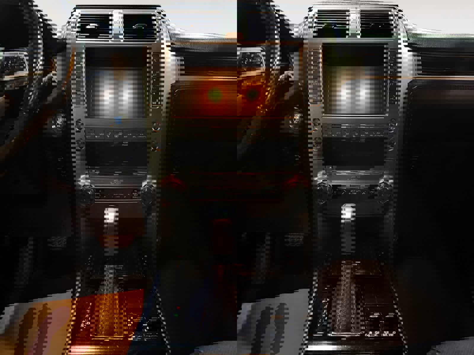 Used 2021 Lexus GX 460 Premium w/ Premium Package AWD/4WD image 18