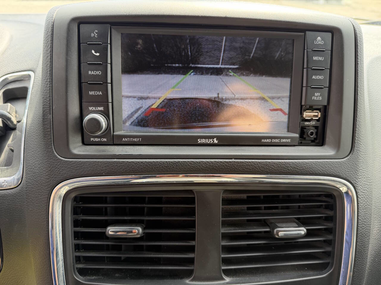 Used 2017 Dodge Grand Caravan SXT w/ Rear Park Assist Package FWD image 9