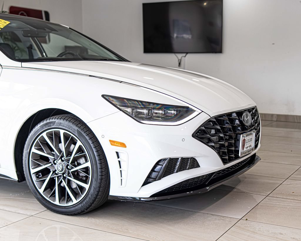 Used 2022 Hyundai Sonata Limited w/ Cargo Package FWD image 3