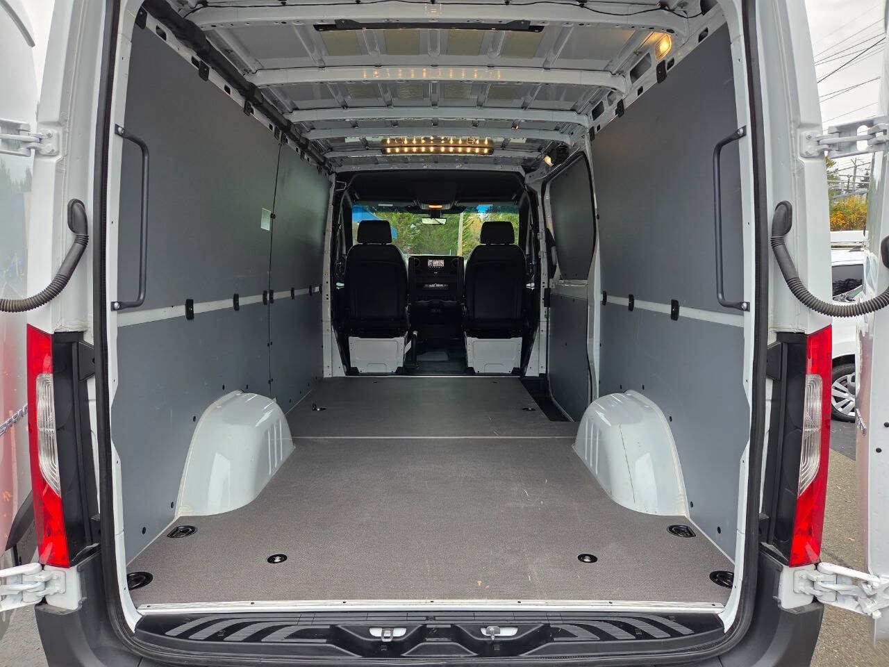 Used 2024 Mercedes-Benz Sprinter 2500 image 20