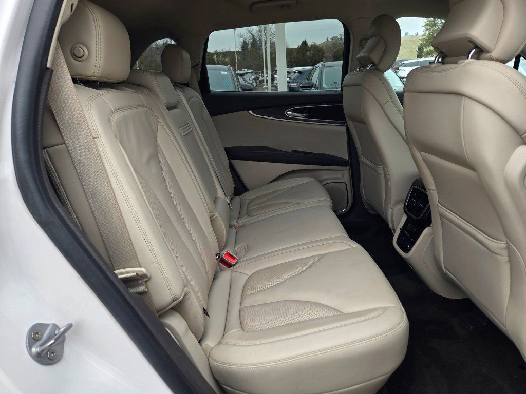 Used 2019 Lincoln Nautilus Select image 10