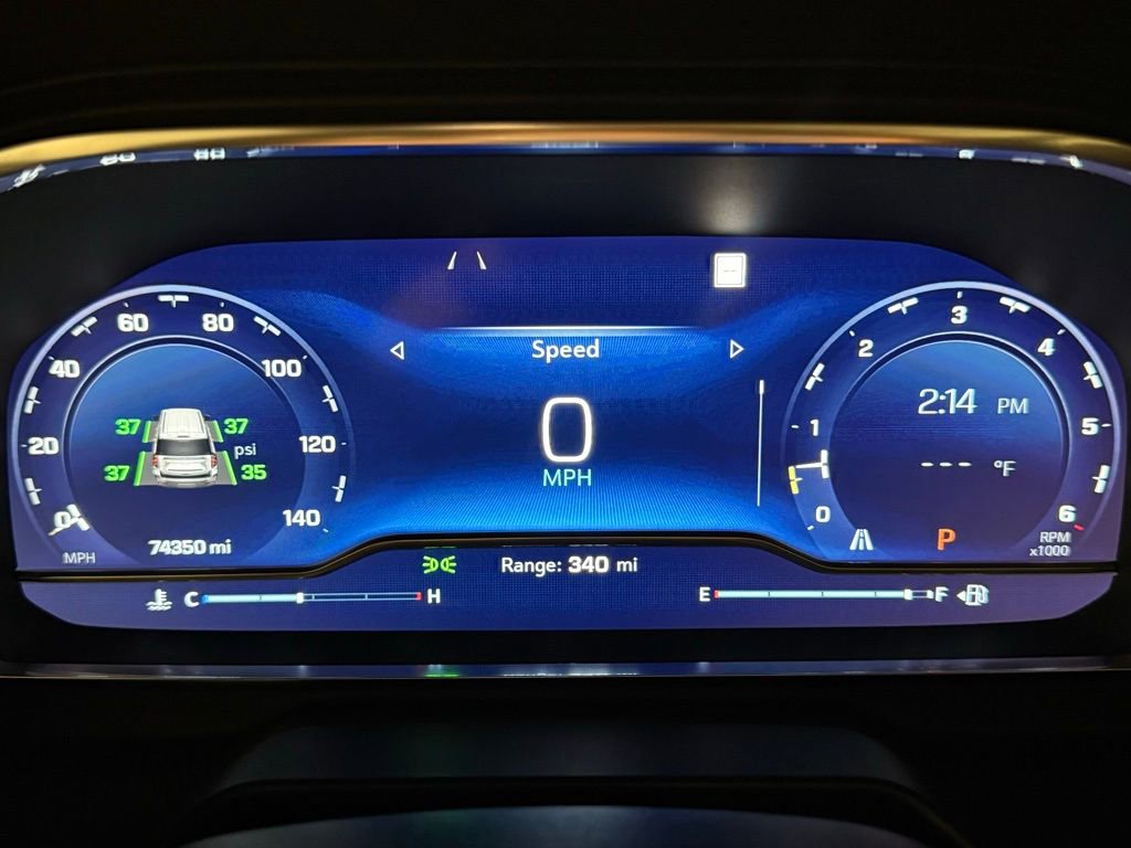 Used 2022 Chevrolet Suburban LT w/ Luxury Package image 19