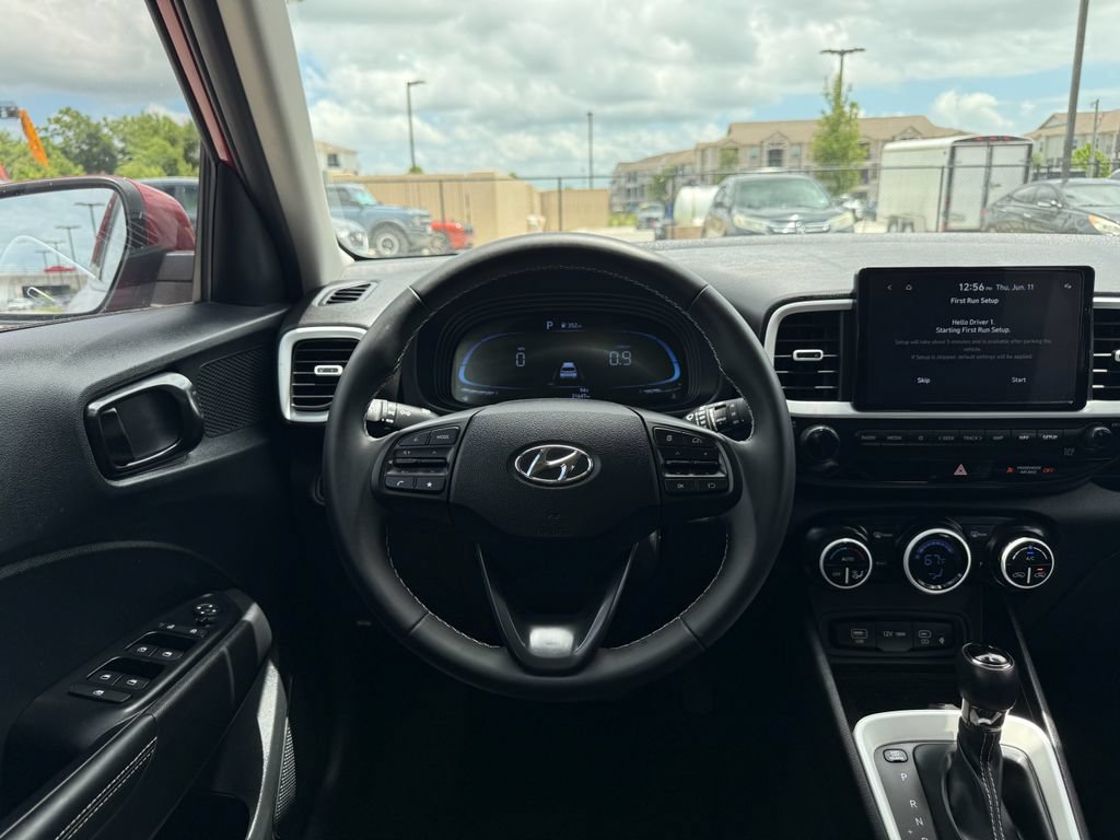 Used 2024 Hyundai Venue Limited FWD image 13